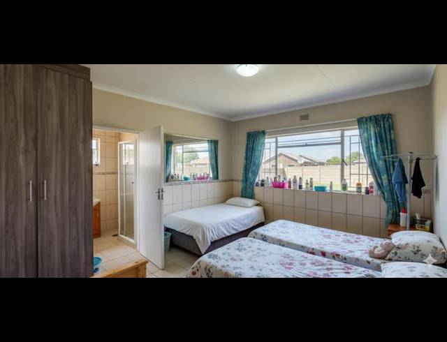 3 BEDROOM TOWNHOUSE FOR SALE IN COMET